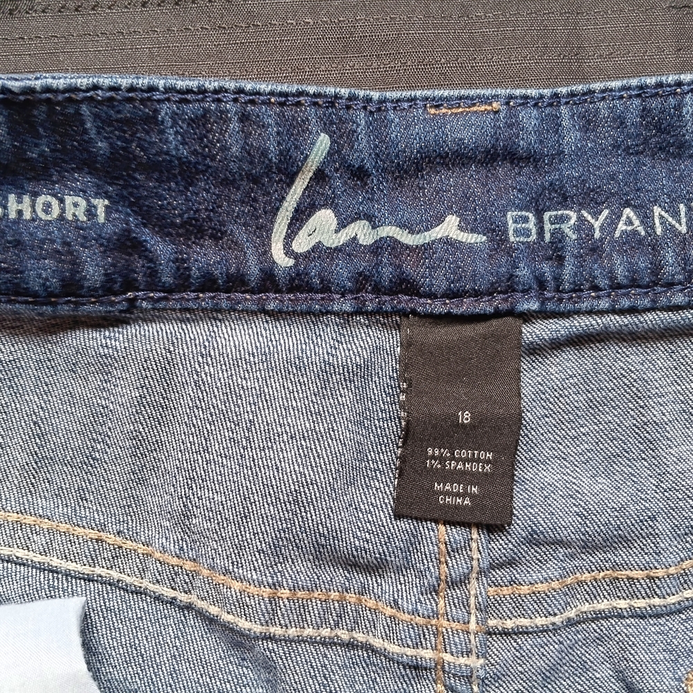 Lane Bryant Medium Blue Denim Frayed-Hem Jean Shorts - Picture 5 of 5